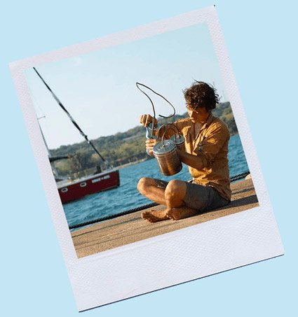 polaroïd de Corentin de Chatelperron travaillant